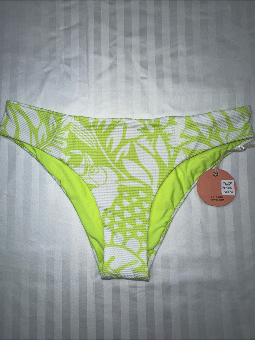 👙 NWT - B Swim Bermuda Key Largo bikini bottom in a Kiwi floral print.